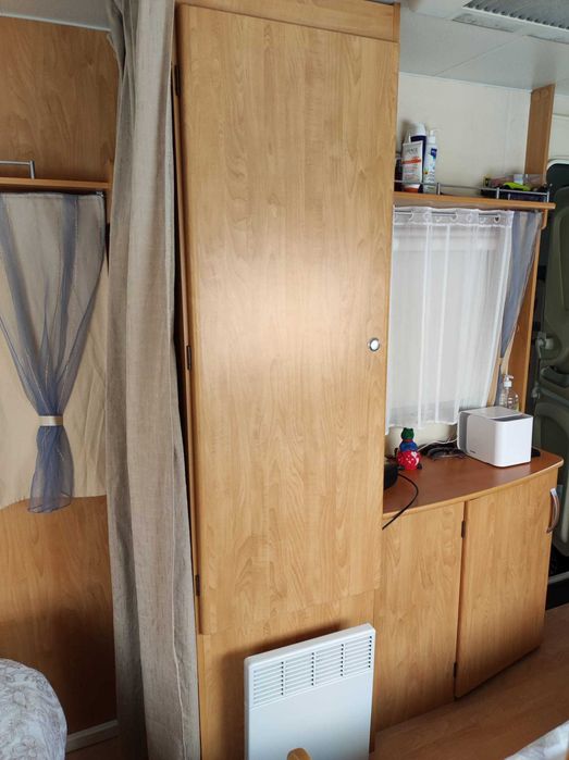 Alvéolo com Roulote Caravelair, avançado e cozinha(Campismo Furadouro)