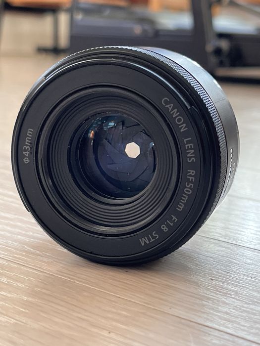 Canon RF 50mm 1.8
