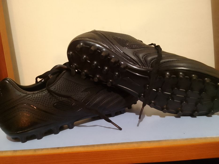 Botas de futebol JOMA tamanho 42 - novas e  prontas para o campo