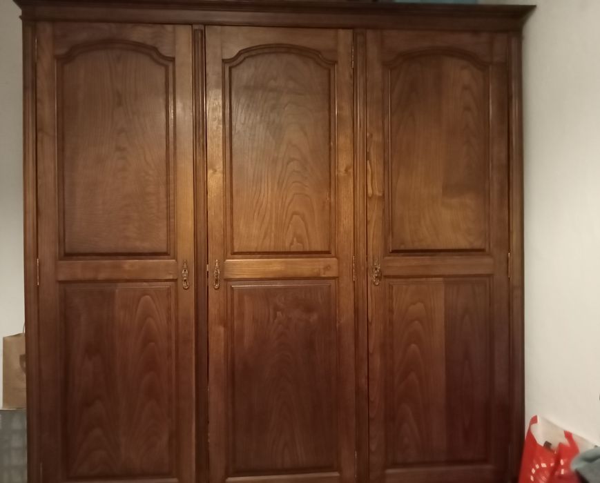 Roupeiro todo madeira maciça