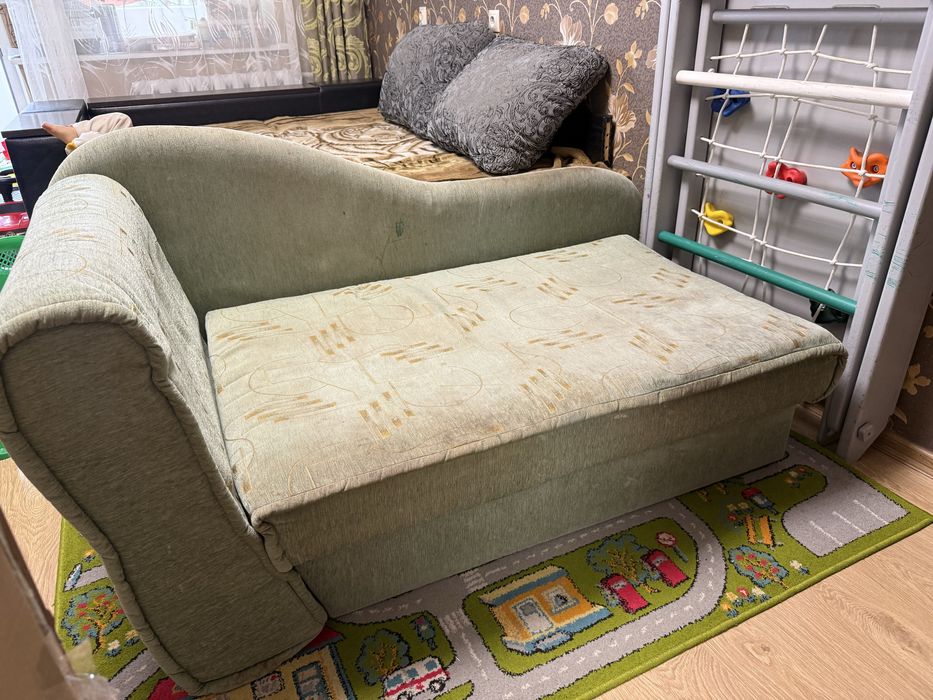 Диван малютка б у