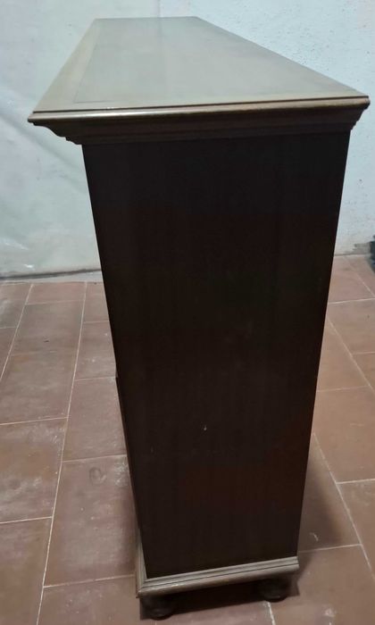 Aparador em madeira estilo clássico