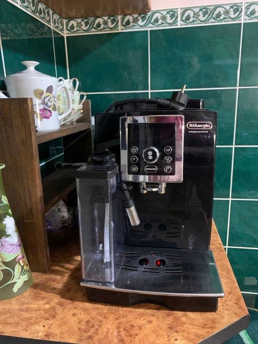 Кавоварка DeLonghi ECAM