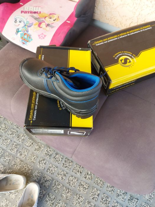 5 pares Sapatos e 2 de botas de biqueira aço  novas palmilhas antibacterianas