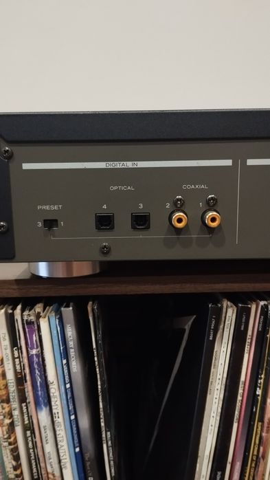 Vendo DAC Teac DT 1 em excelente estado de conservação fabricado no Japão com muita qualidade e definição