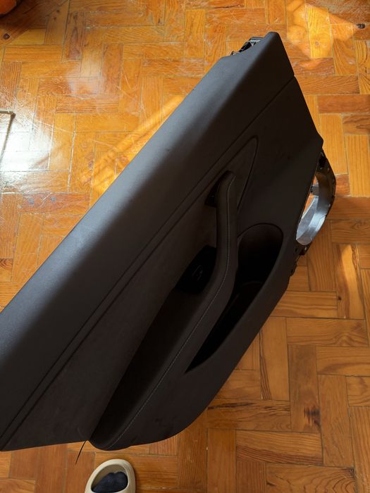 Forro porta traseira lado do motorista (esquerda)tesla model 3 traseira