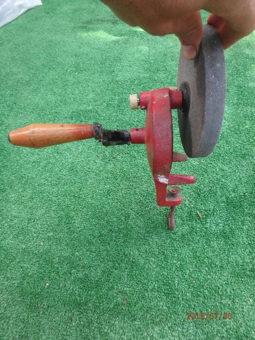 Polska szlifierka ręczna na korbę.