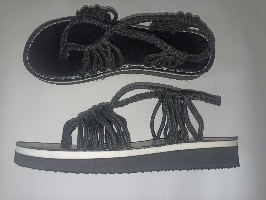 Босоножки плетеные