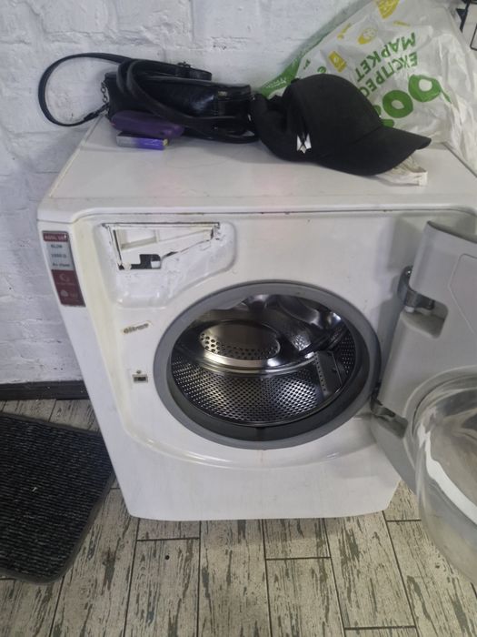 Ariston aqualtis aqsl 109 целиком или по запчастям ,стиральная машинка