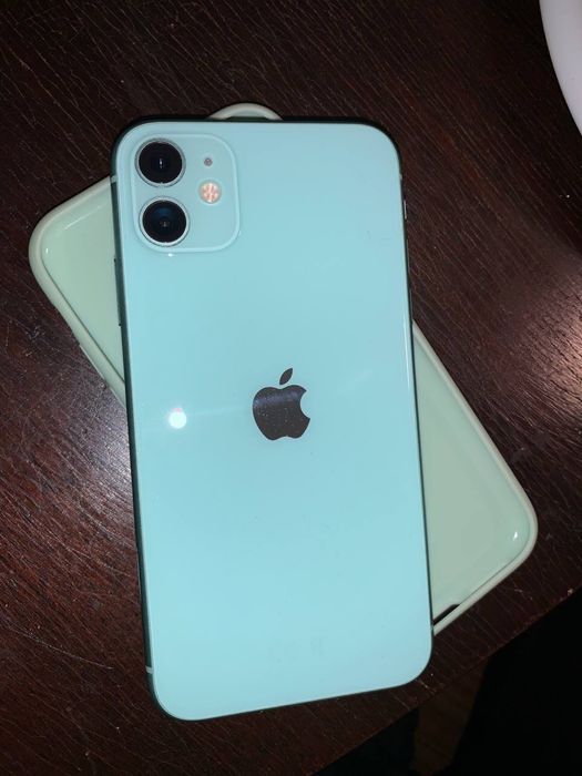 Продаю айфон 11