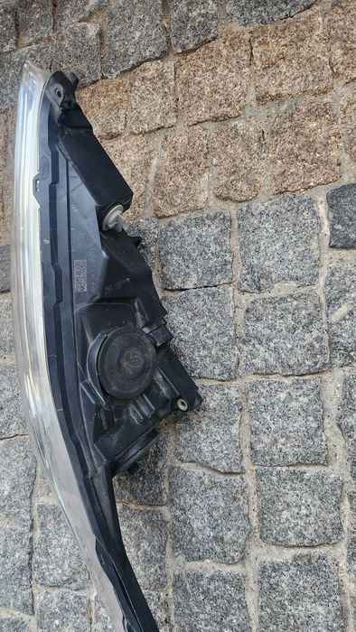 Farol frente esquerdo Ford Fiesta