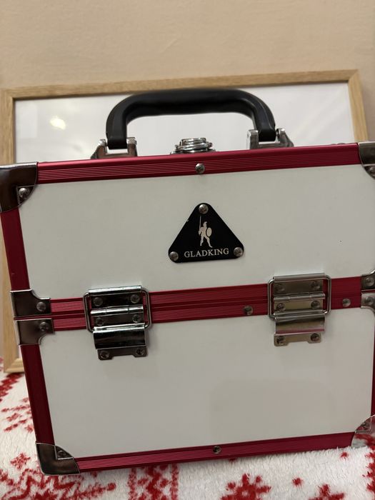 Косттичний кейс вмісткий