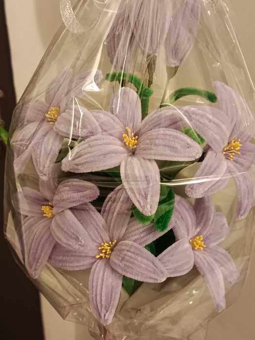 Bukiet lilii dekoracyjnych – ręcznie robiony 9 kwiatów .