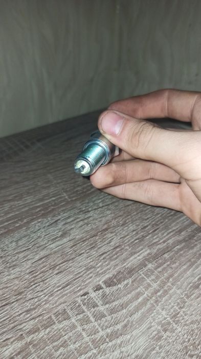 Продам нову NGK R