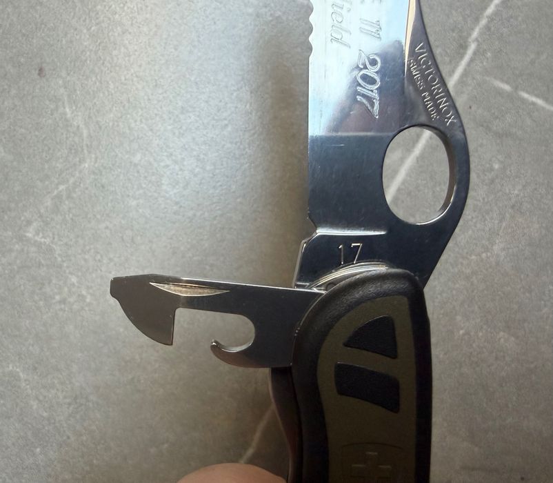 Zielony nóż kieszonkowy Victorinox Soldier One-Hand 0.8461.MWCH