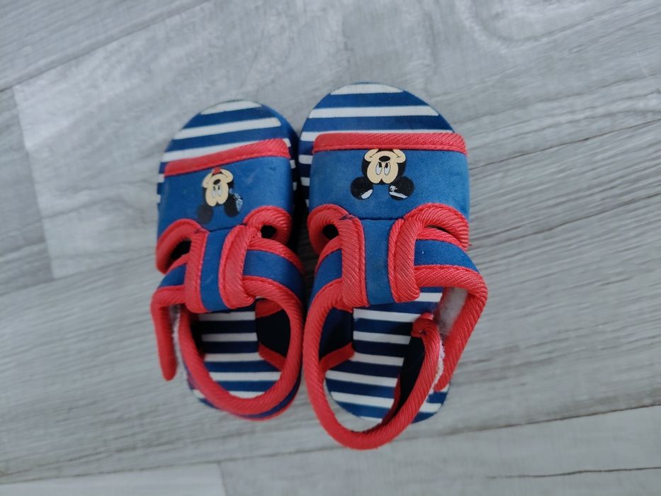 Sprzedam sandały i adidasy dziecięce