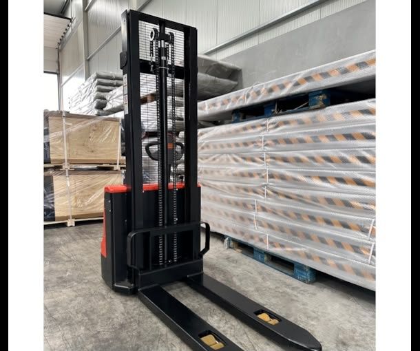 Stacker com 2.5m de elevação