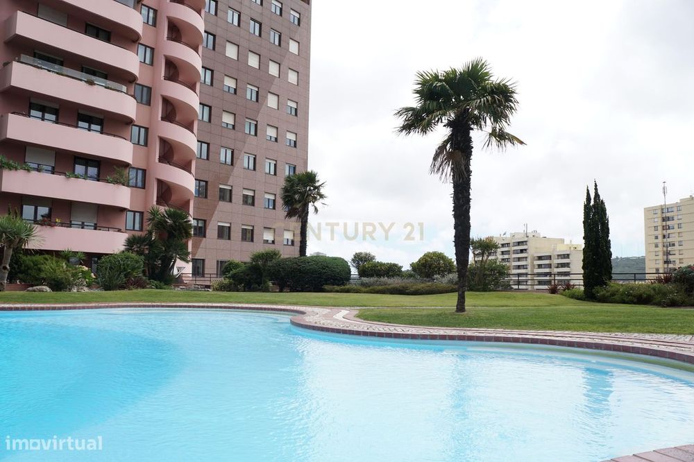 Apartamento T0 Green Park, Condomínio Fechado, com Piscina, Jardim e P