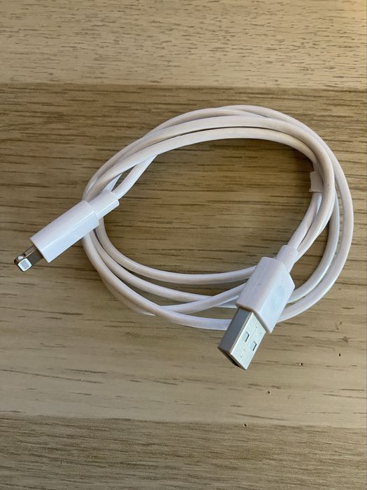 Iphone SE 128gb + earpods + capa protetora + cabo carregamento