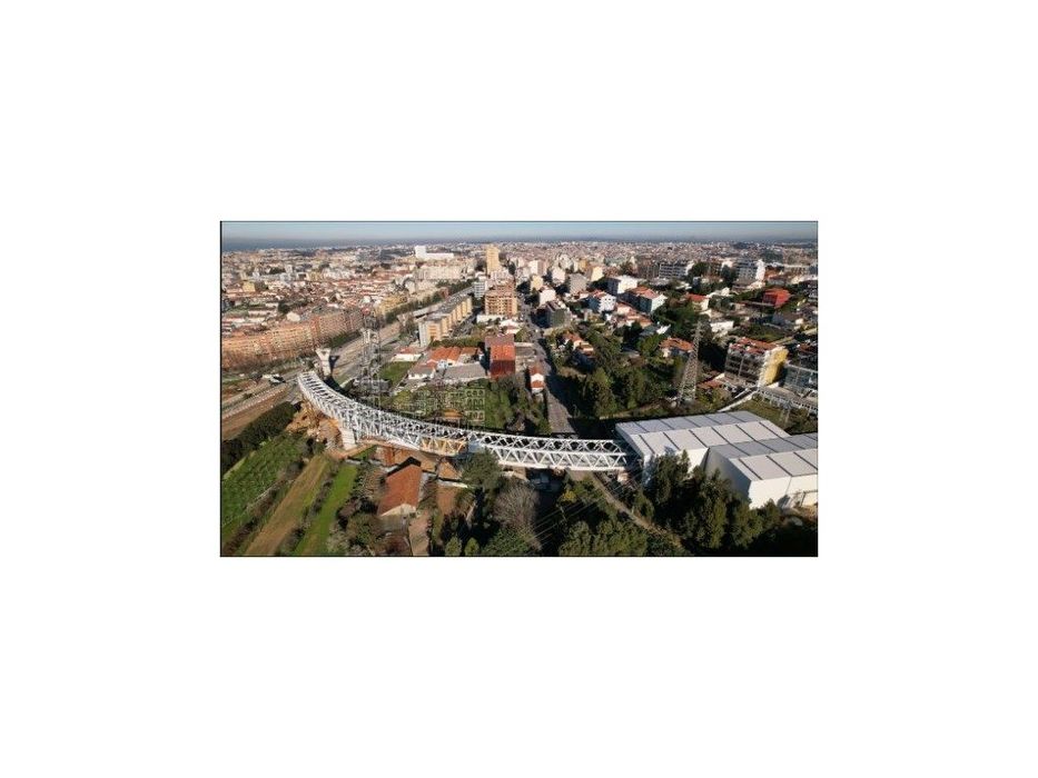 Excelente Apartamento T1, Com Lugar De Parqueamento, Junto Ao Metro...