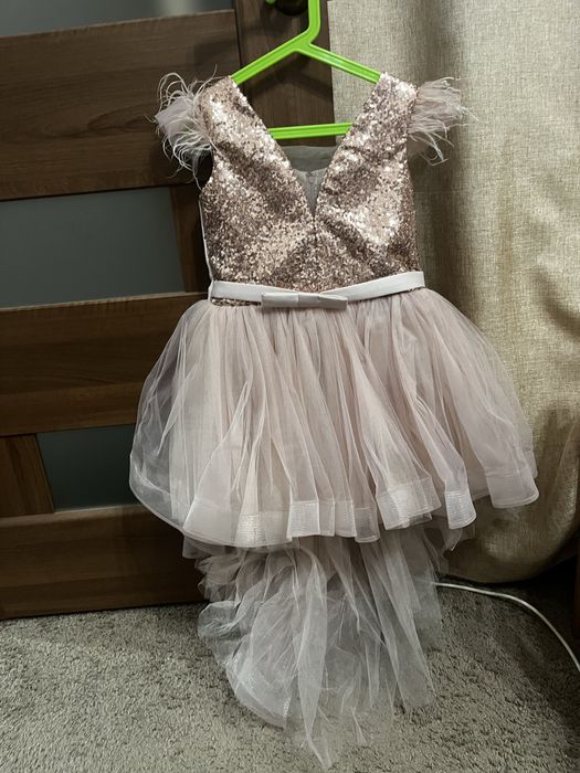 Святкова сукня для дівчинки