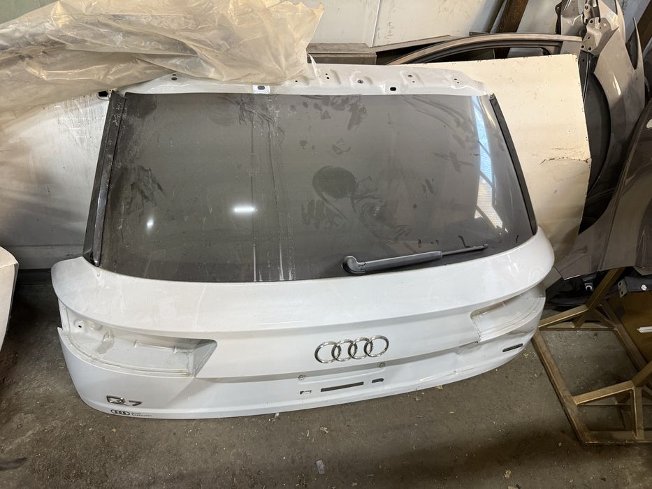 Кришка багажника Audi Q7