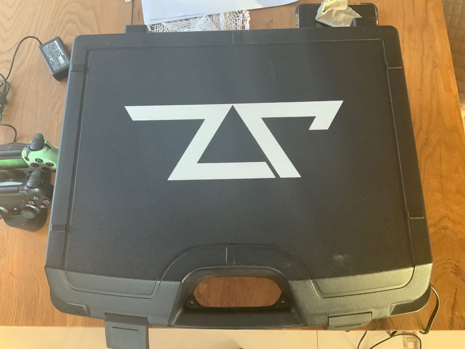 Przenośny monitor Jz Design Game Case + PS4+2 Pady z ładowarką