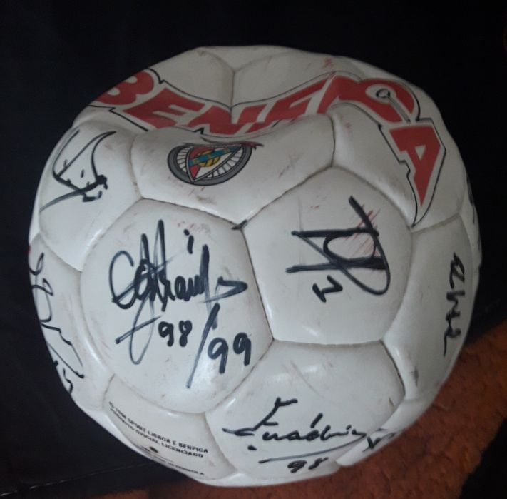 Unica camisola Benfica  Shell adidas ,assinada Eusebio,Figo,Rui Costa
