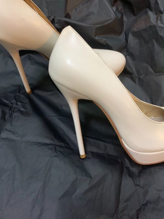 Туфлі жіночі шкіряні білі Startys