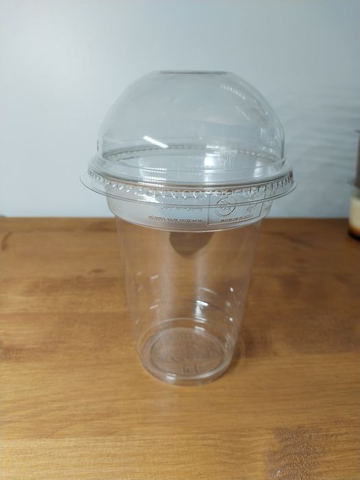 Copos plástico para sobremesa com tampa tipo cúpula sem furo 300ml