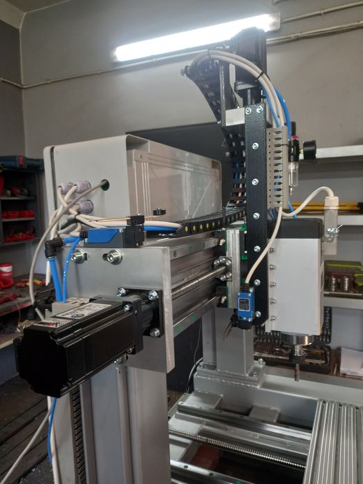 Frezarka CNC do metalu.