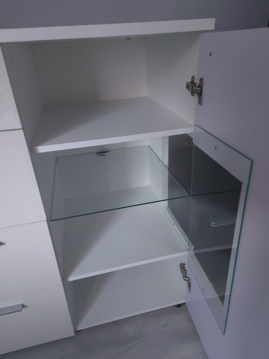Biała komoda ZA DARMO