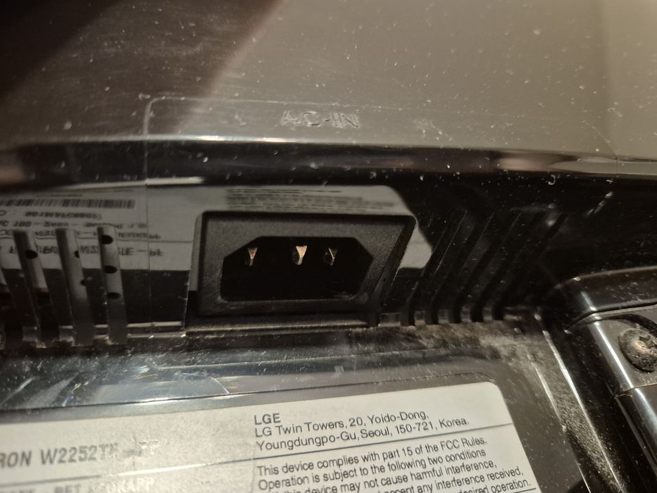 Monitor LCD 22 cale LG W2252TE