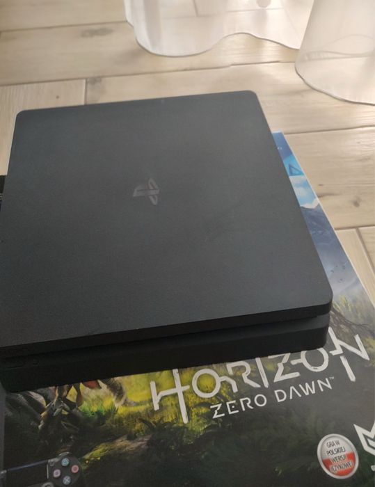 PlayStation 4 (зі своїм плюсом)