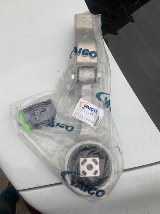 Подушка двигуна задня Skoda Fabia V101630