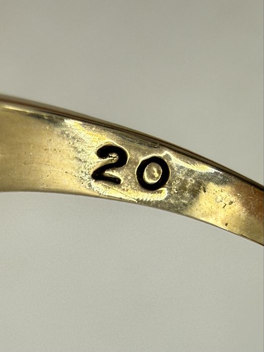 Złoty pierścionek z diamentami 0,20ct