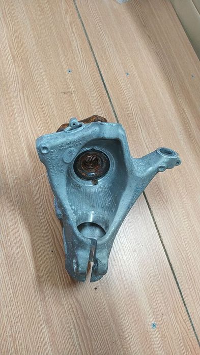 Porsche 911 992  цапфа поворотний кулак правий передній 992407258b