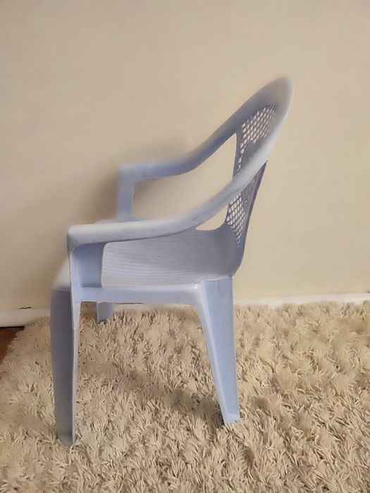 Стул дитячий пластиковий