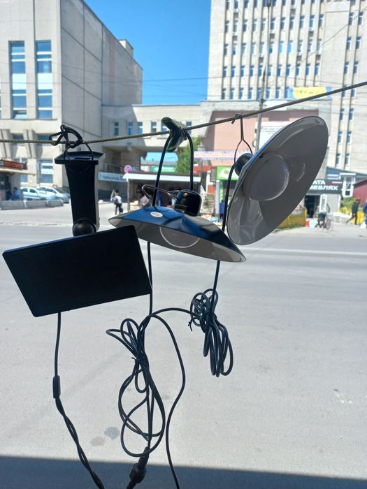 Сонячна панель і дві лампочки