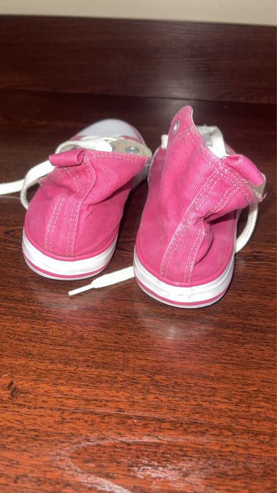 Кеди на дівчинку