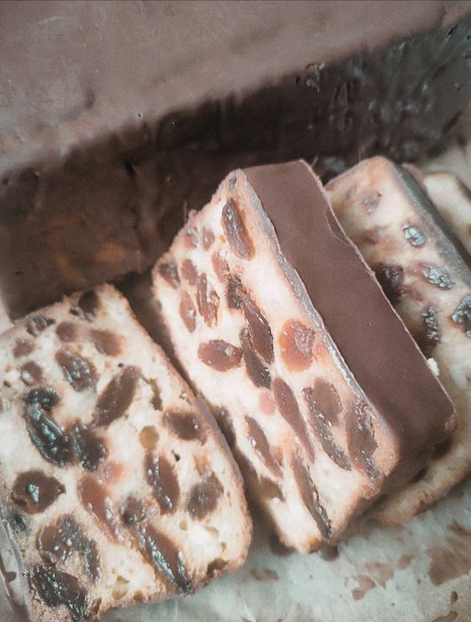 Медовик, бисквитный рулет, творожная запеканка