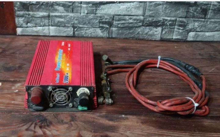 Преобразователь з 12 V в 220 V Power inverter 2000W