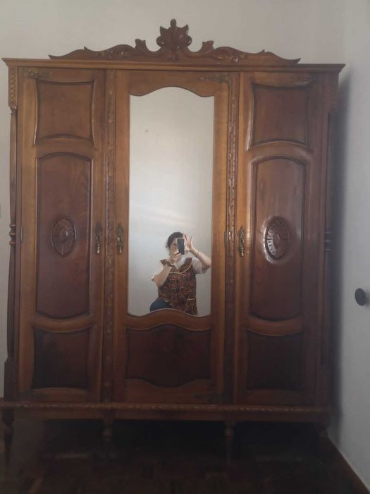 Roupeiro antico + cama ferro +  2 mesas cabeceira antigas