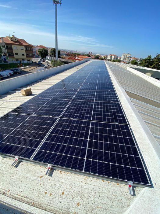 Precisa energia  Autônomo a rede publica nos temos paines solares