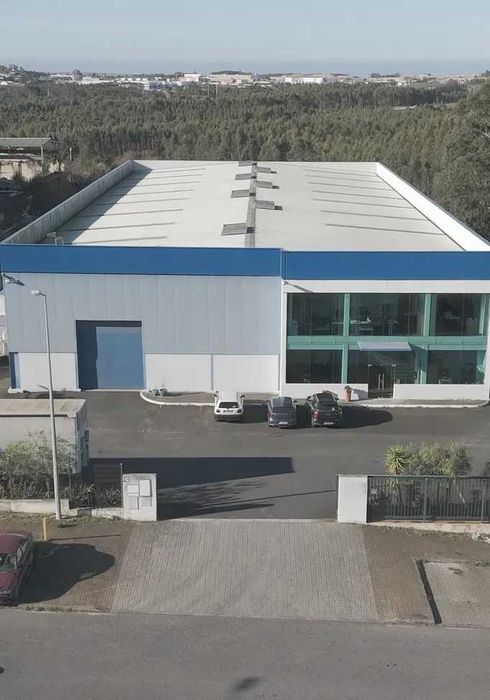 Arrendar Armazém | Plataforma Logística com 3 Cais de Carga - Torres Vedras