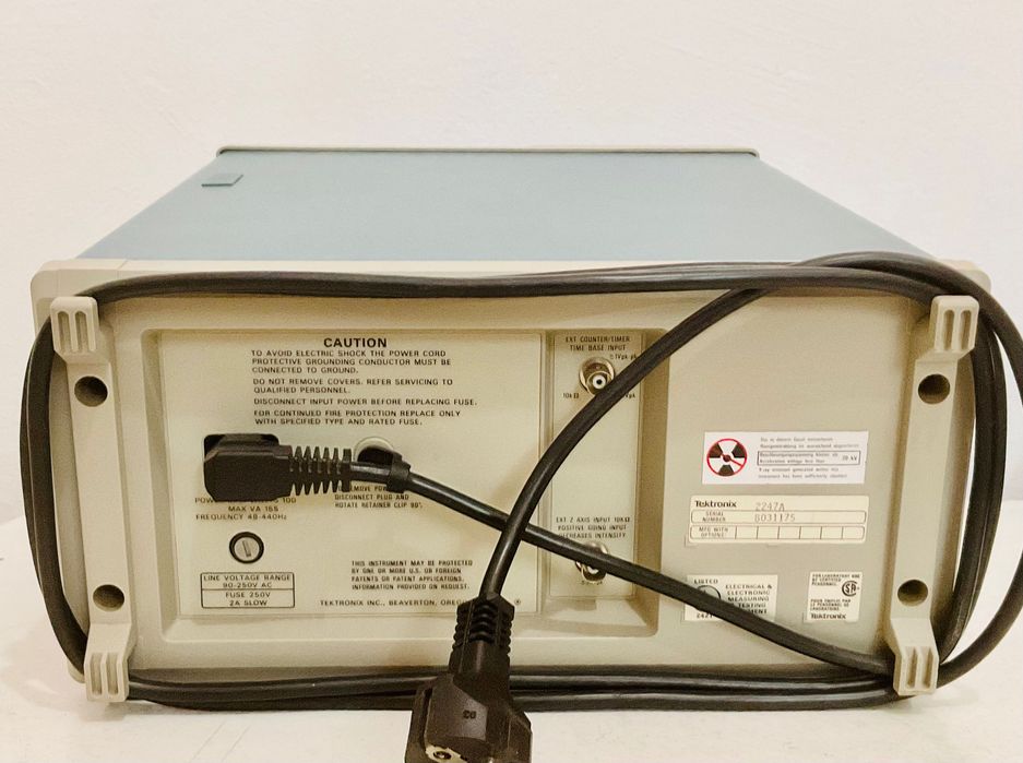 Осциллограф Tektronix 2247A.