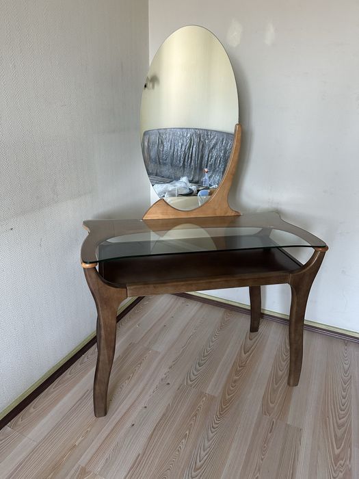 Туалетний столик