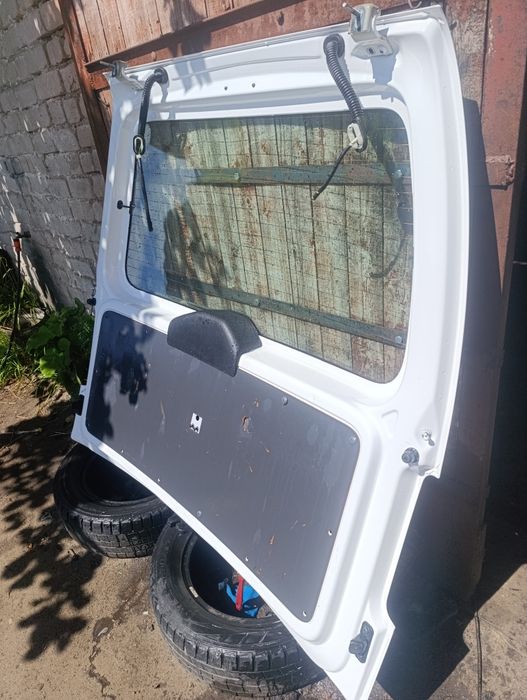 Кришка багажника Ляда Кляпа Volkswagen Caddy 3 2010-15р Кадди ІІІ комплектна