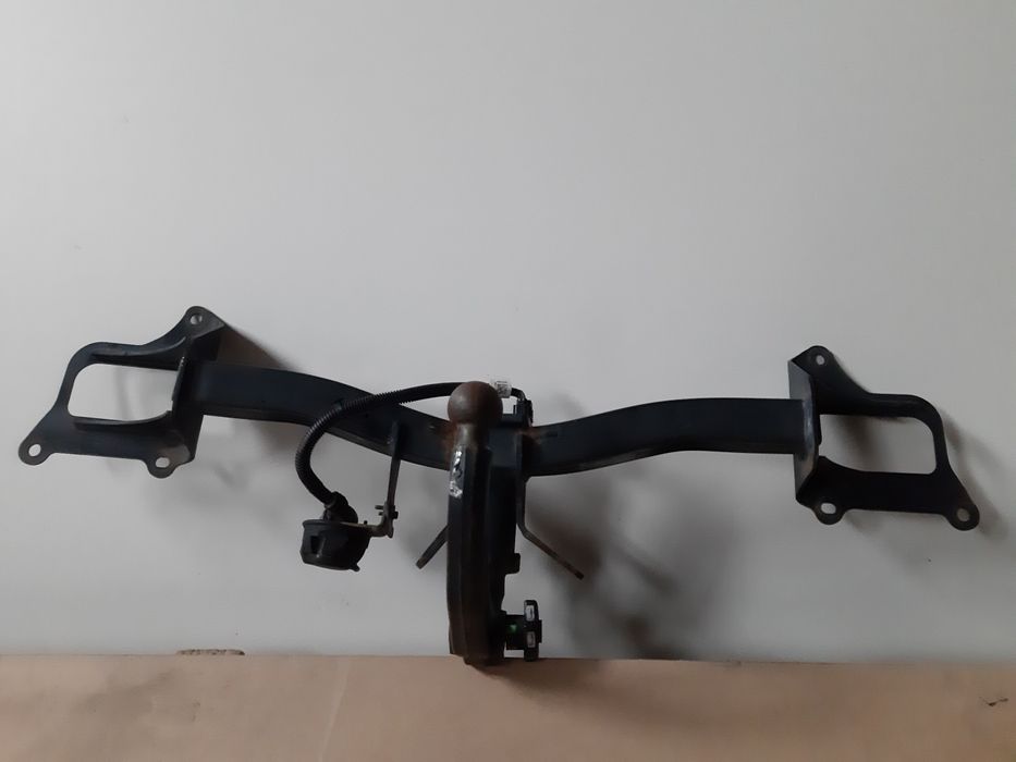 Фаркоп Tesla Model 3