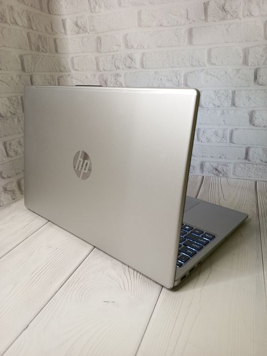 Ноутбук HP Laptop 15t-fd000 I5-1334U 10 ядер 16Gb RAM стан нового